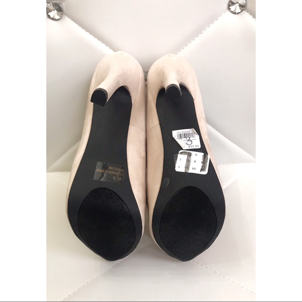 BUNDLE!! BEIGE&BLACK PLATFORM PUMPS - Picture 4 of 7